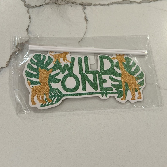 First birthday outfits and decor bundle - Picture 10 of 14